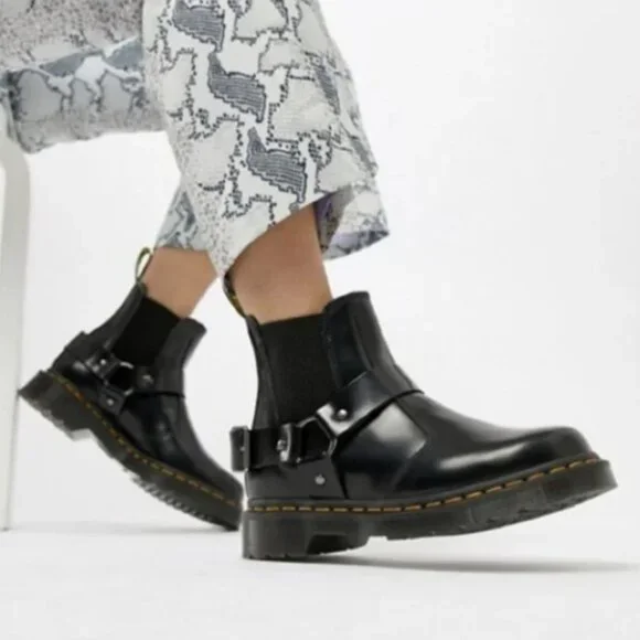Dr. Martens WINCOX Black Leather Harness Buckle Moto Chelsea Boots Sz 9 NEW - Picture 2 of 16